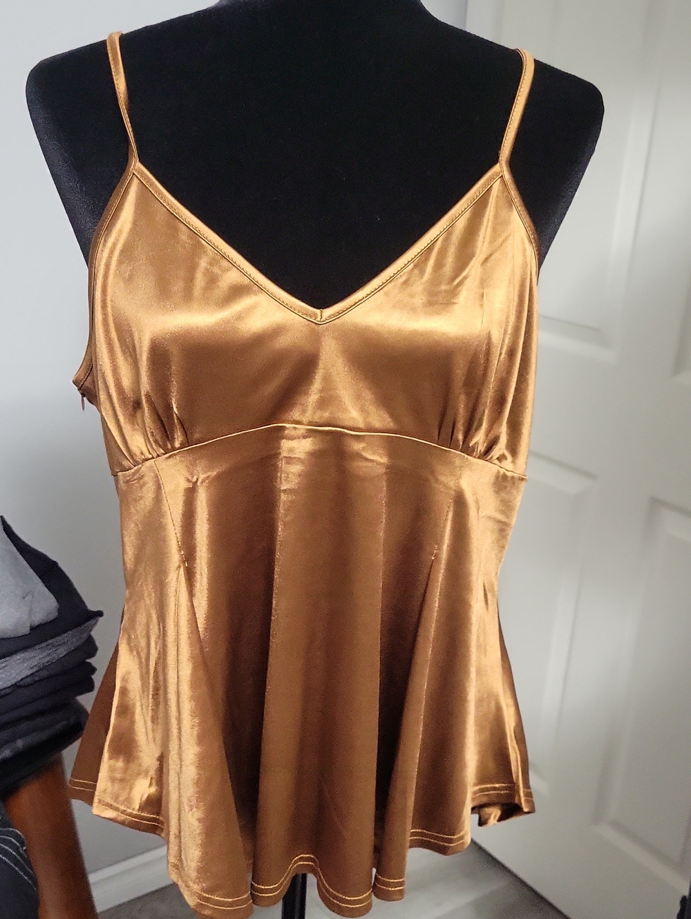 5/$20**Unbranded XXL Gold Satin Tank